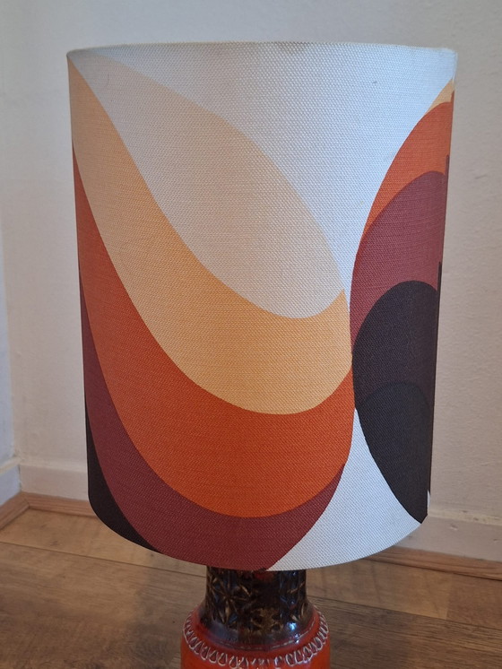 Image 1 of 1x Retro Vintage Tafellamp Met Stoffen Kap En West Germany Stijl Keramieke Voet