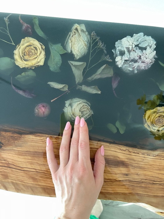 Image 1 of Tavolo unico realizzato in resina epossidica