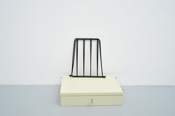 Image 1 of String Regalsystem Schubladenelement in Weiß mit 2 Leitern von Kajsa und Nisse Strinning