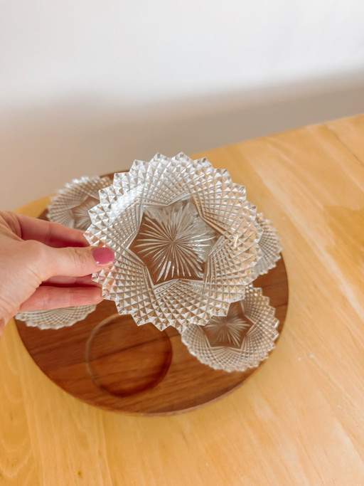 Drehbares Servierbrett aus Teakholz mit Glasschalen