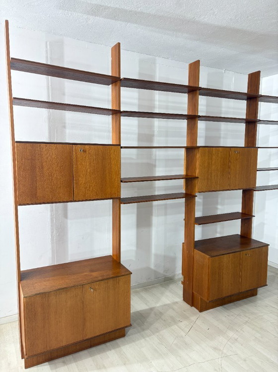 Image 1 of Estantería modular de pared de mediados de siglo de Interna-Peter Pedrides / Sistema de estanterías de teca de la década de 1960