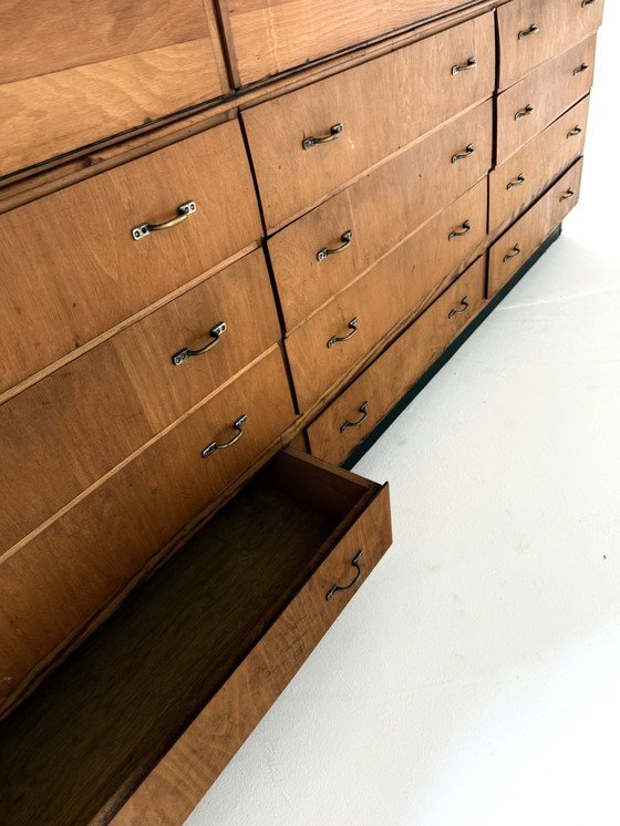 Image 1 of Vitrine/comptoir de magasin d'antiquités années 30