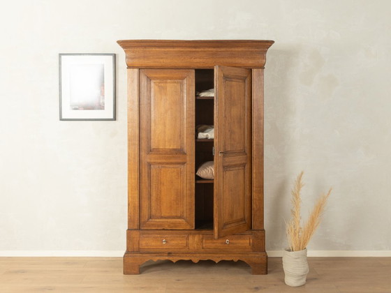 Antique Oak Wardrobe – Wood (photo 4 of 12)