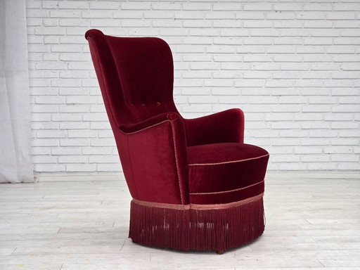 Fauteuil danois des années 1970, revêtement en velours rouge cerise, pieds en frêne.