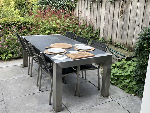 Table de jardin avec 6 chaises en excellent état