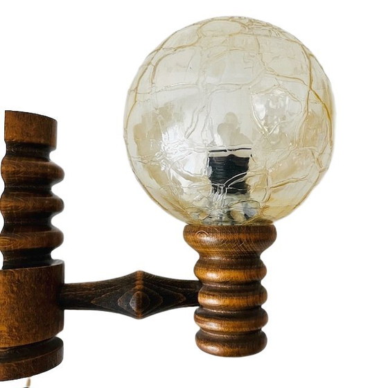 Image 1 of Lampada da parete vintage di metà secolo in legno massello con sfera in vetro iridescente color pesca, anni '70