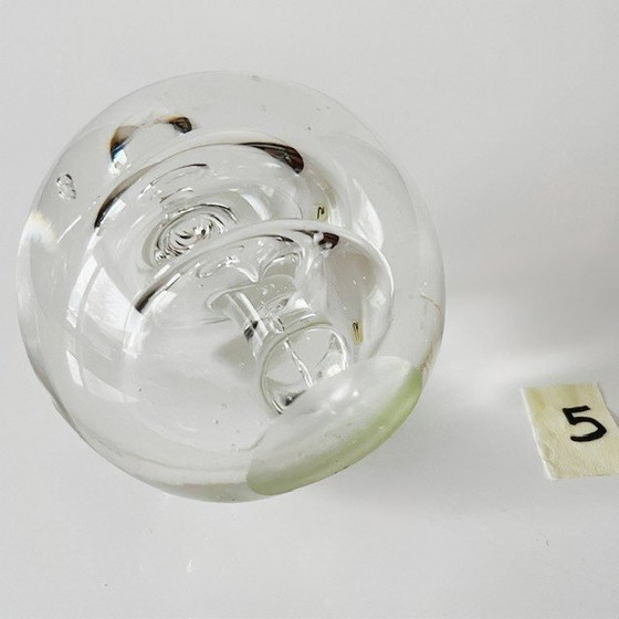 Image 1 of Presse-papier sphérique vintage en cristal transparent à motif tourbillonnant, 7 cm