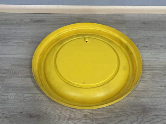 Image 1 of Ronde Gele Spiegel uit de Jaren 70 – in de stijl van Kartell space age 