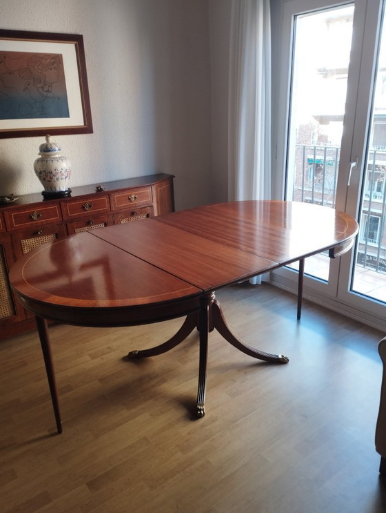 Image 1 of Mesa redonda extensible con 4 sillas