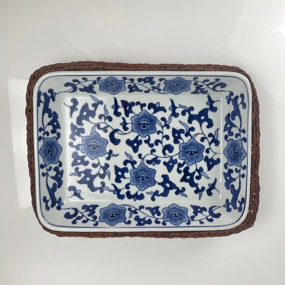 Image 1 of Set of 6 ceramic serving platters in white and blue floral pattern with woven wicker mount, 1970/80