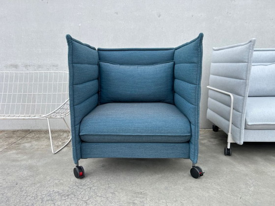 Image 1 of Poltrona acustica Vitra Alcove