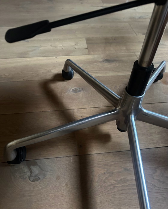 Vitra Eames EA 117, Office chairs, Leather, Plastic, Black (photo 5 of 5)