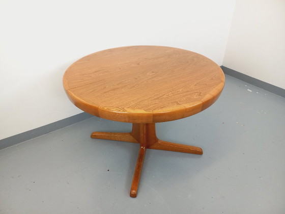 Image 1 of Tavolo da pranzo rotondo vintage in stile scandinavo degli anni '60/'70 in olmo chiaro con prolunghe