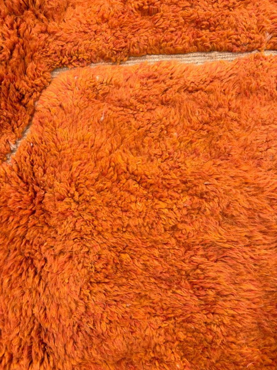 Image 1 of Großer marokkanischer Beni-Ouarain-Teppich – 300 x 400 cm – Handgeknüpfter Wollteppich in leuchtendem Orange