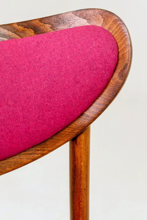 Image 1 of Sedia retrò in legno curvato in stile classico, rivestimento in lana fucsia, completamente ristrutturata, 1950