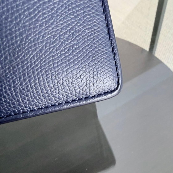 Image 1 of DIOR 30 MONTAIGNE MEDIUM - CAVIALE BLU SCURO CON FINITURE ORO