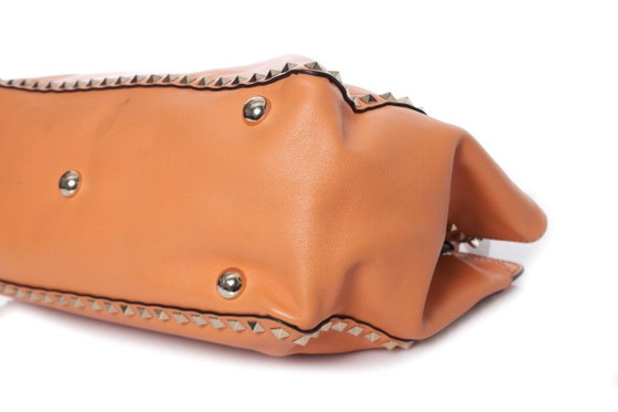 Image 1 of Sac cabas Valentino Garavani Rockstud Trapeze orange.