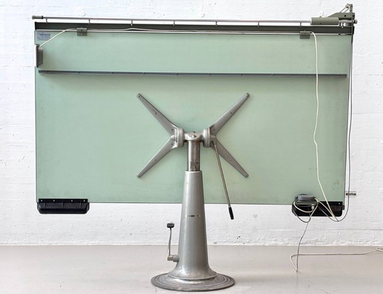 Image 1 of Hydraulischer Höhenverstellbarer Tisch mit integrierter Arbeitsleuchte von Nike Eskilstuna, Schweden, 1950er Jahre