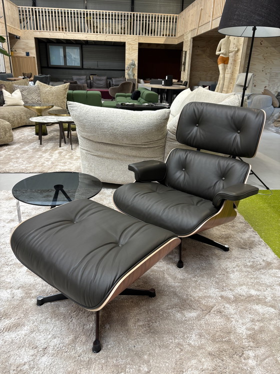 Nwe Vitra Eames Lounge Chair + Ottoman Palisander Brown Premium Leather 2026 – Draaistoelen, Aluminium, Wood (photo 3 of 9)
