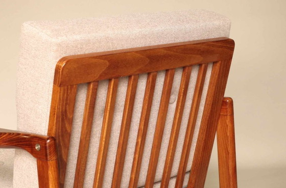 Image 1 of Poltrona vintage con rivestimento beige, design scandinavo.