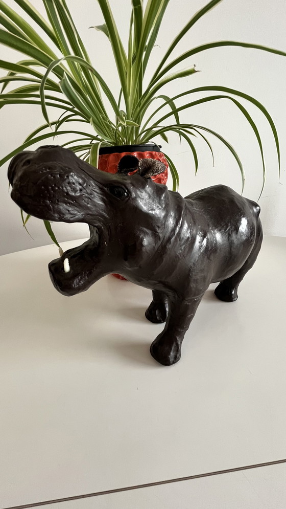 Image 1 of Set di due statue di animali vintage in pelle - Ippopotamo e Rinoceronte - nello stile di Omersa