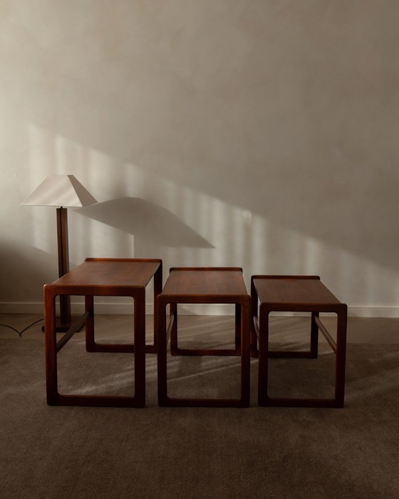 Image 1 of Tables d'appoint / tables gigognes vintage danoises en teck (lot de 3) – Arne Hovmand-Olsen pour Mogens Kold – Danemark, 1960
