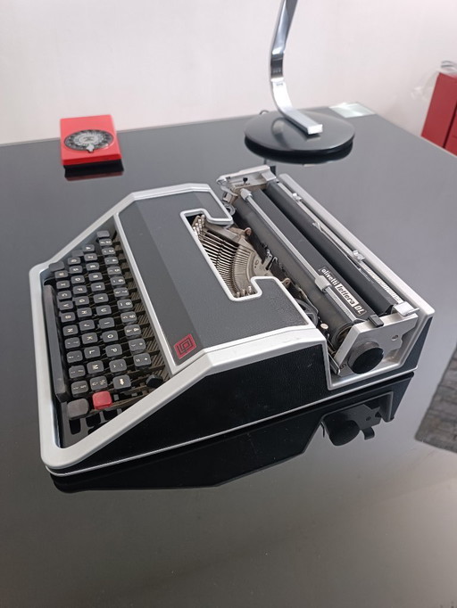 Machine a écrire Lettera DL par E. Sottsass Olivetti 1965 FF Coppola Le Parrain 
