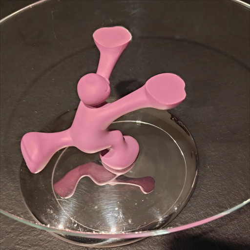 Raro porta torta Alessi “Running Man” di Mattia di Rosa – design italiano postmoderno in vetro e metallo