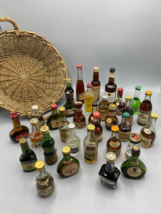 32 vintage miniature spirit bottles and large wicker basket – decoratieve objecten, Glass, Mid Century Modern