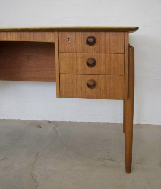 Image 1 of Alter dänischer Teakholz-Schreibtisch, 1964