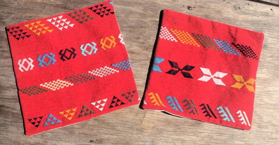 Set aus 2 handgewebten marokkanischen Berber Wollkissenbezügen 45 × 45 cm | Authentische Amazigh Textilien (photo 3 of 10)