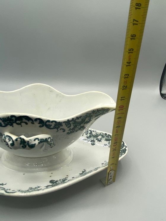 Salsiera in maiolica Grand & Millet, decorazione a campanula verde, manico a forma di cane, bordo smerlato. (photo 7 of 7)