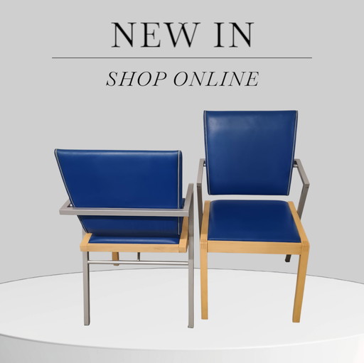 2 designstoelen, ontwerpstijl vergelijkbaar met Bauhaus, hout/metaal