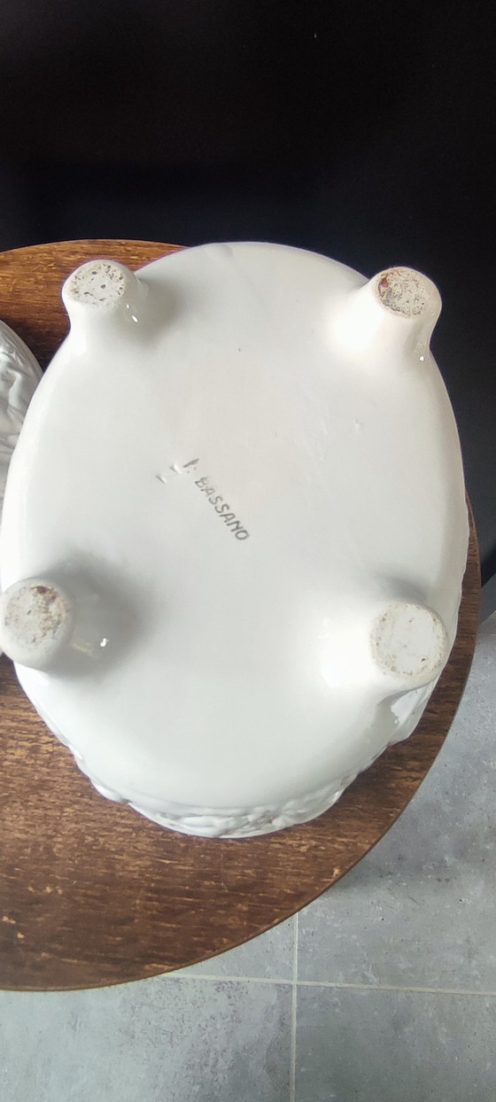Image 1 of Bonbonnière Bassano , majolique italienne blanche