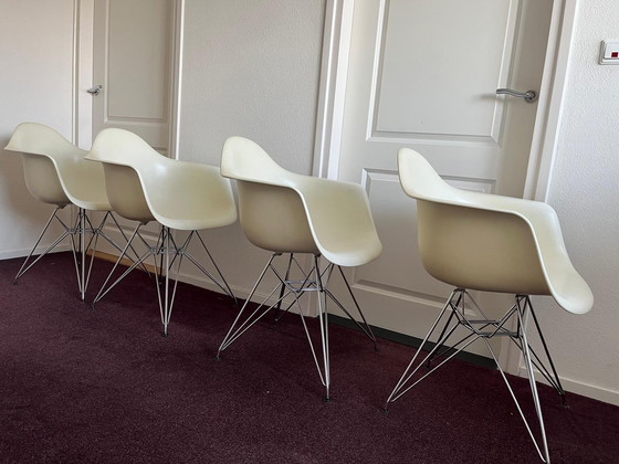 Image 1 of 4 sillones de plástico Vitra Eames