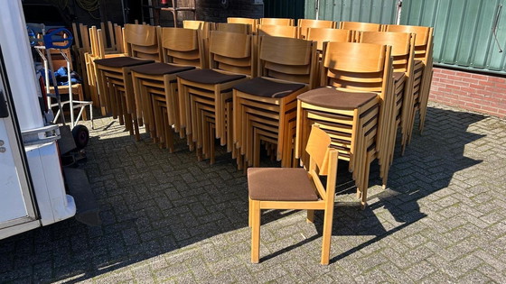 Image 1 of Lotto di 100 sedie impilabili vintage in compensato anni '80