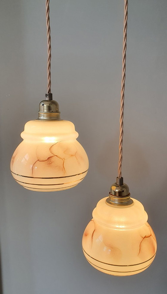 Image 1 of vintage gemarmerde opaline hanglampen met gouden decoratie