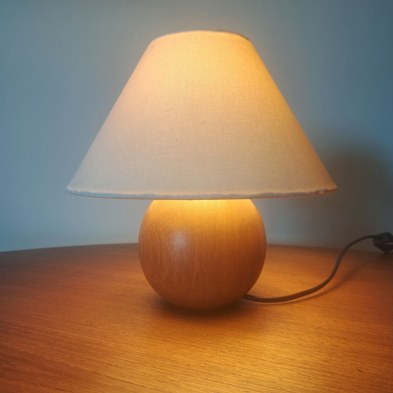 Lampe de table vintage en teck massif – Base sphérique – Style scandinave – Plastique, Bois (photo 9 of 9)