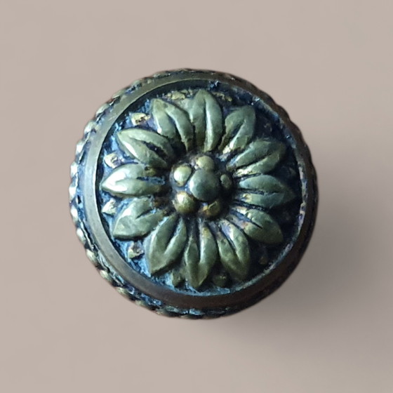 Image 1 of Bijzettafel in Louis XVI-stijl met marqueterie - Marmeren blad en verguld bronzen decoraties