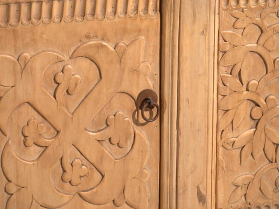 Antique carved low sideboard in fir wood – China, circa 1930 (photo 11 of 40)
