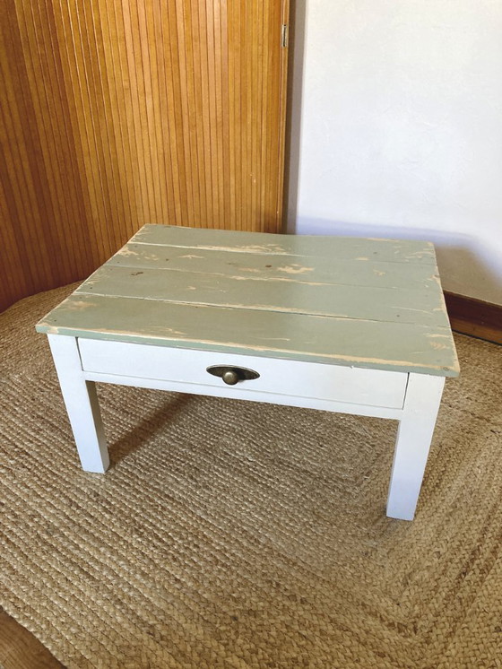 Image 1 of Table basse en bois massif avec tiroir