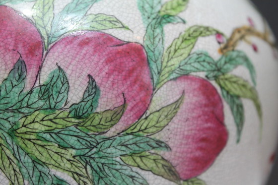 Image 1 of Vase bouteille en céramique chinoise à 9 pêches