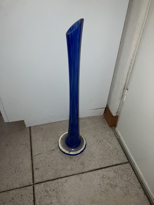 Vase en verre soufflé bleu gravé Dynola