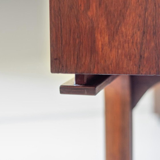 Image 1 of 1 aparador italiano moderno Frattini para Bernini, años 50, con puertas corredizas de madera.