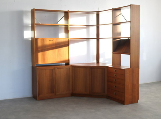 Image 1 of Mobiletto da parete/mobiletto angolare svedese d'epoca