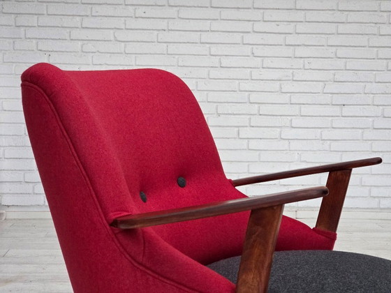 Image 1 of Fauteuil de conception danoise des années 1960, retapissé en laine d'ameublement.