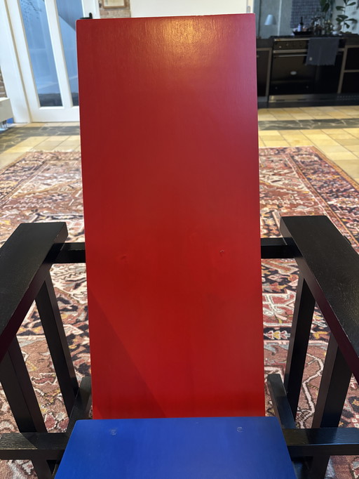 De beroemde rood bleu Rietveld stoel 1961