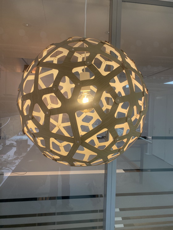 Image 1 of Pendente Coral 60 David Trubridge bianco e bambù