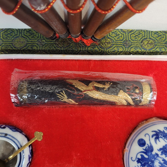 Image 1 of Set de caligrafía china: Pinceles, pigmentos y tintero, s. XXI – China