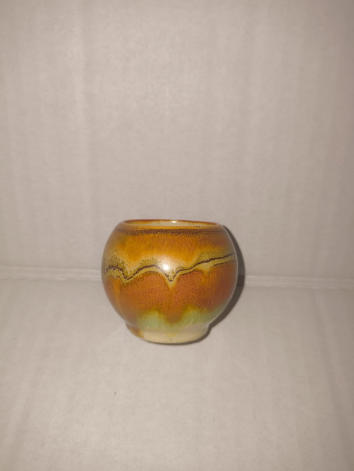 vaasje uit het midden van de 20e eeuw, klein keramisch